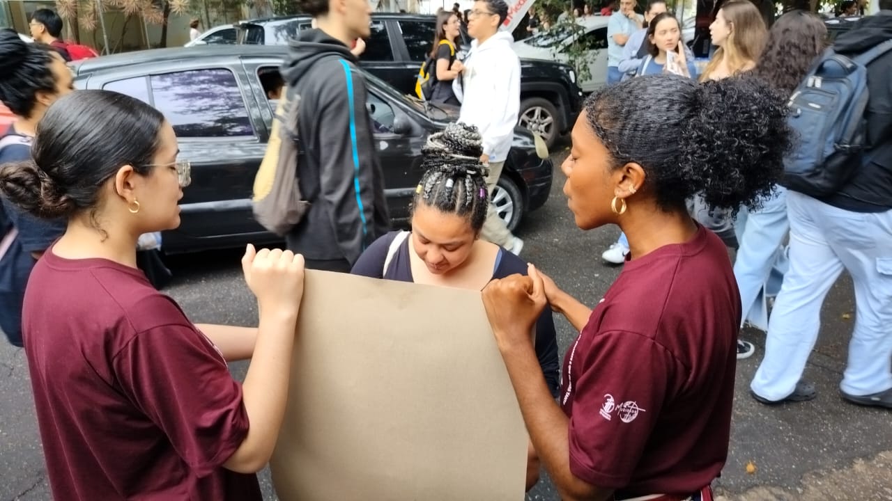 Neste domingo, a mocidade da Igreja Batista do Calvário evangeliza jovens do enen