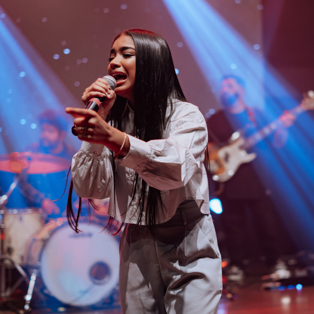 A Gospel Music Brasil estreia o projeto “Sessions” com a canção “Em Todos Os Lugares”, na voz da talentosa Esther